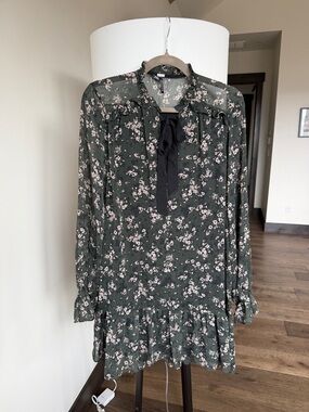 Zara floral long sleeved dress - size medium